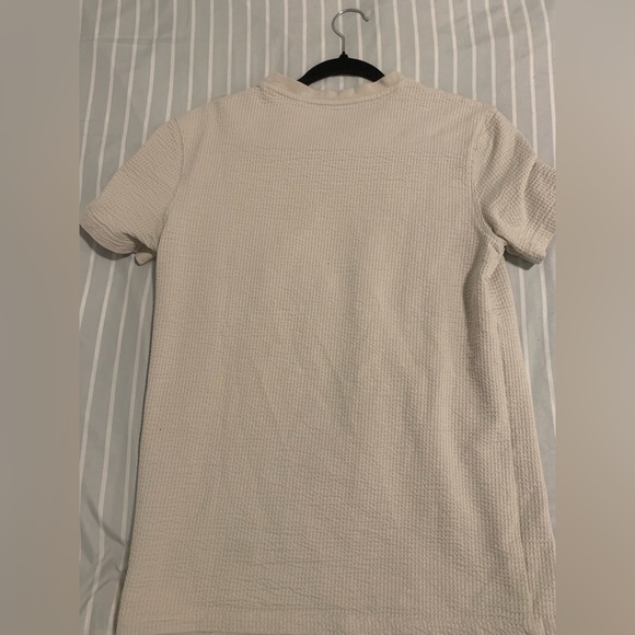 Tu Shirt Size Medium - Picture 2 of 3